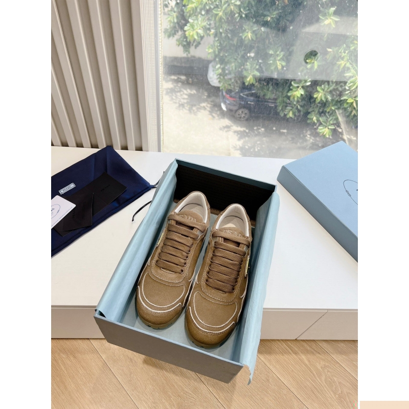 Pra*a casual shoes
